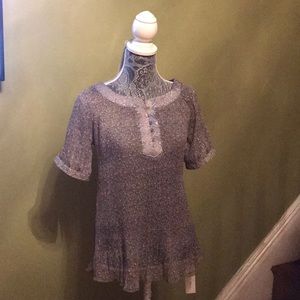 NWT women’s short sleeve crinkle top. Size M/L.